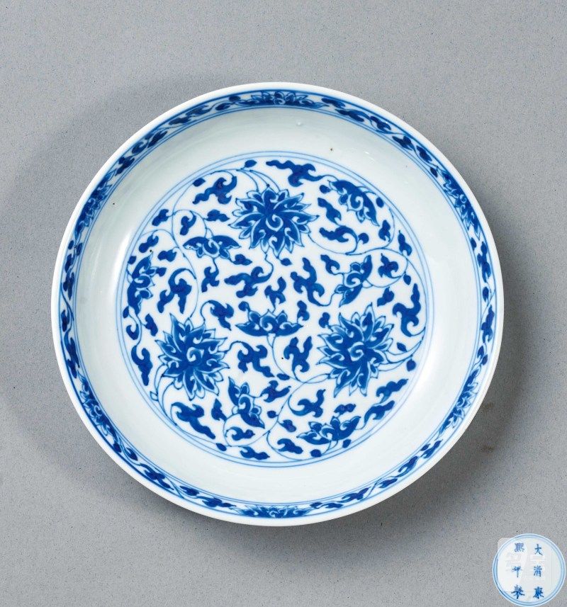 清康熙 青花缠枝莲纹盘